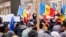 Membri și simpatizanți ai Partidului Șor și Partidului Acasă Construim Europa (PACE), care au format „Mișcarea pentru Popor” au protestat marți, 28 februarie, în centrul Chișinăului, blocând bulevardul Ștefan cel Mare și Sfânt.
