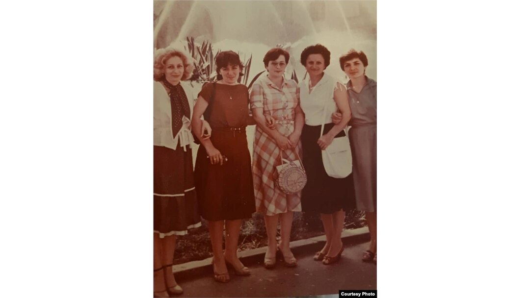 Nanuli Anchabadze (center) with fellow teachers