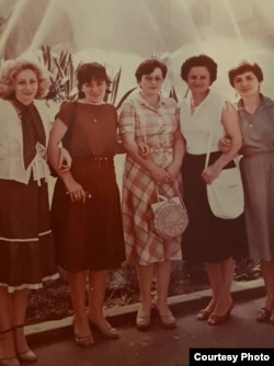 Nanuli Anchabadze (center) with fellow teachers