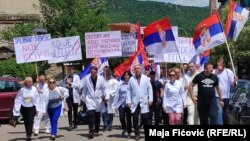 Kolonu su predvodili lekari i medicinsko osoblje Kliničko bolničkog centra u Severnoj Mitrovici, 19. jun 2023.