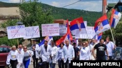 Pamje nga protesta e 19 qershorit në Mitrovicë të Veriut.