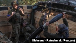 Українські військові ведуть вогонь по російських позиціях у Запорізькій області, 4 вересня 2023 року