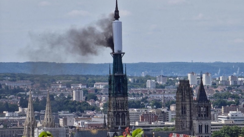 У Францыі ад пажару пацярпеў вядомы гатычны сабор у Руане