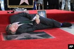 Хю Лори получава звезда на "Алеята на славата"