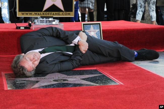 Хю Лори получава звезда на "Алеята на славата"