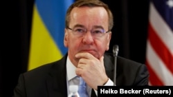 Міністр оборони Німеччини Боріс Пісторіус під час засідання Контактної групи з питань оборони України у форматі «Рамштайн». Німеччина, 21 квітня 2023 року