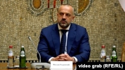 Millan Radoiçiq, ish-politikan dhe biznesmen nga veriu i Kosovës, i cili besohet se gjendet në Serbi.