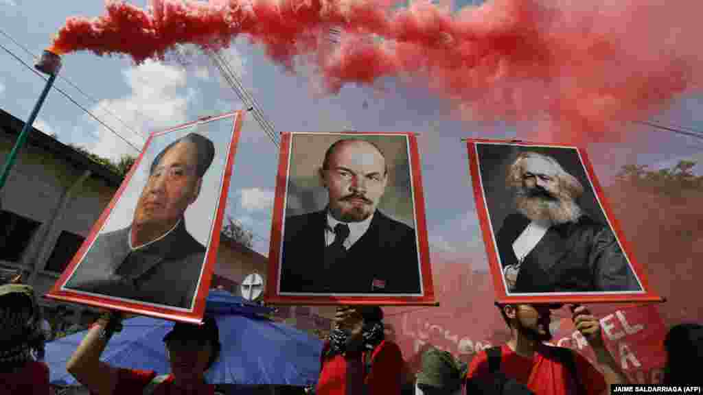 Mao Ce-tung, Lenin és Marx portréival vonultak&nbsp;a kolumbiai Medellinben 2024. május 1-jén