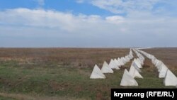 Россия строит в Крыму линию укреплений на Ак-Монайском перешейке, март 2023 года