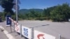 Logo NIS petrola može se videti na najmanje tri benzinske stanice na severu Kosova. Fotografija 16. jul 2024.