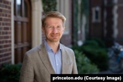 Евгений Рощин, политический теоретик, научный сотрудник Принстонского университета в США.