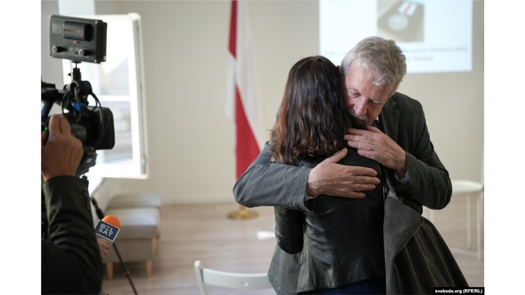 Аляксандар Мілінкевіч падчас ганаровай цырымоніі ўручэньня мэдаля да стагодзьдзя БНР