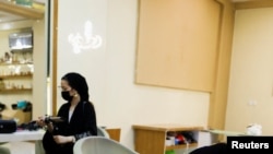 آرشیف، بسته شدن یک آرایشگاه زنانه در شهر کابل از سوی طالبان