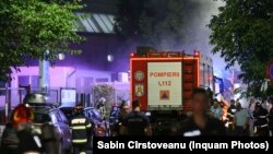 Pompierii intervin pentru limitarea pagubelor produse de un incendiu izbucnit la un punct trafo aflat în apropierea Spitalului de Recuperare pentru copii „Nicolae Robănescu”, în București, 25 iulie 2023.