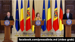German Chancellor Olaf Scholz (left to right), Moldovan President Maia Sandu, and Romanian President Klaus Iohannis hold a press conference in Bucharest on April 3.