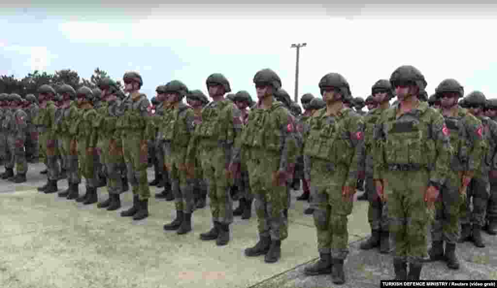 КОСОВО -&nbsp;Припадници на турскиот баталјон командоси, чие испраќање беше побарано од НАТО, пристигнаа на Косово поради неодамнешното влошување на безбедносната состојба. Претставник на турското Министерство за одбрана минатата недела изјави дека околу 500 турски војници ќе бидат испратени на Косово.