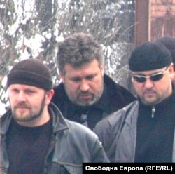 Румен Николов - Пашата (в средата) със свои гардове, 29 януари 2004 г.