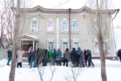 Жители памятников деревянного зодчества в центре Томска