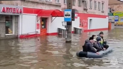 Руският град Орск в Оренбургска област е наводнен след като