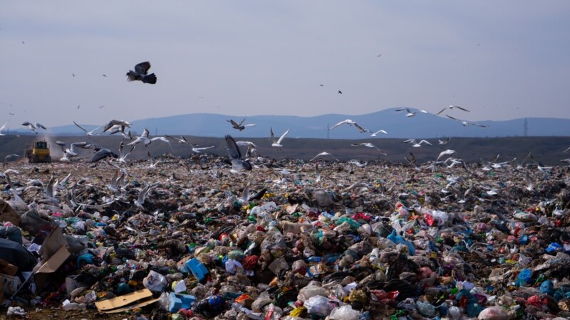 Deponia e mbeturinave në Mirash 