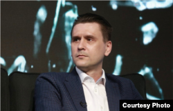 Olekszandr Kovalenko, az Információs Ellenállás nevű ukrán civil szervezet katonai és politikai megfigyelője. A szervezet az orosz propagandával szemben lép fel. Szerinte az ellentámadásról szóló nyilvános vita demoralizálja az orosz csapatokat