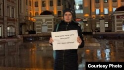 Татарский поэт Фанил Гилязов вышел на пикет 12 октября, после того, как казанские власти не согласовали митинг. 