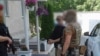 Fotografie publicată de Poliția de Frontieră moldoveană pe 8 iulie 2024, înfățișând arestarea a doi cetățeni georgieni pe Aeroportul Internațional Chișinău.