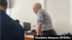 Гражданский активист Фарит Ишмухаметов выступает в суде. Семей, 12 апреля 2023 года
