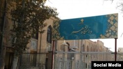 شوراهای صنفی دانشجویان کشور ۲۴ خرداد اعلام کرده بود حدود ۵۰ دانشجوی دانشگاه هنر در اعتراض به اجباری شدن مقنعه تحصن کرده‌اند

