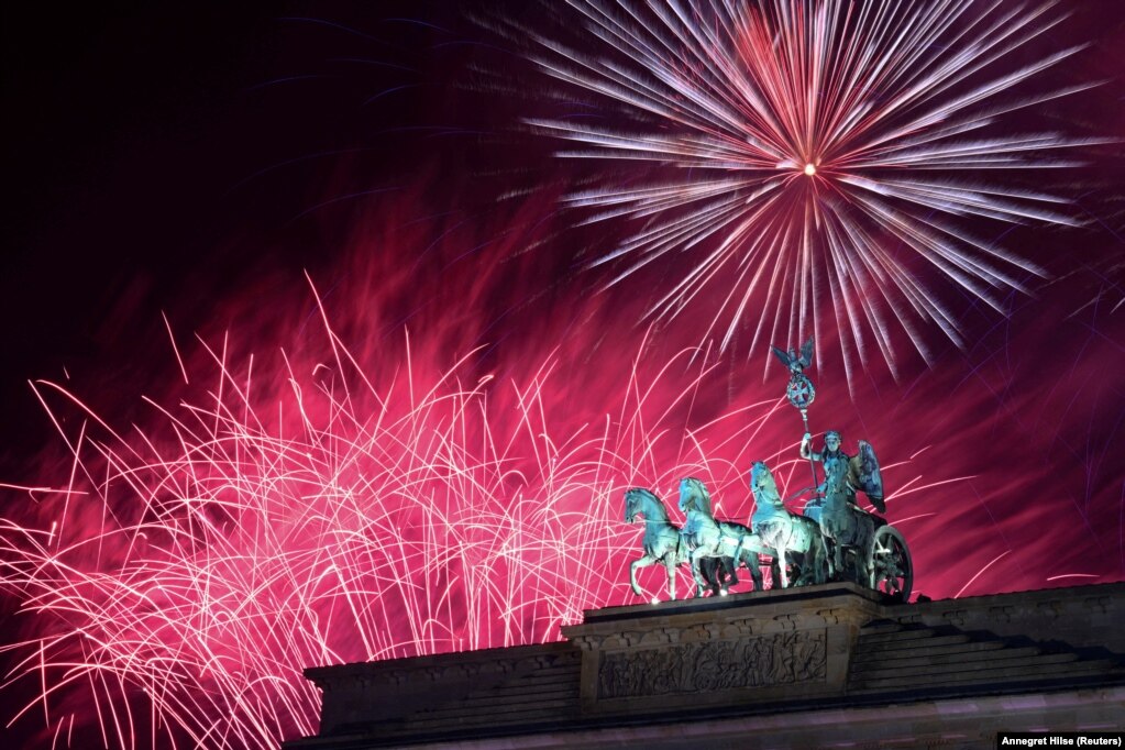 Festimet për Vitin e Ri afër Portës së Branderburgut në Berlin të Gjermanisë. 