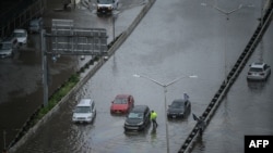 Vetura të ngecura në rrugët e vërshuara nga shiu i madh në Nju Jork, 29 shtator 2023.