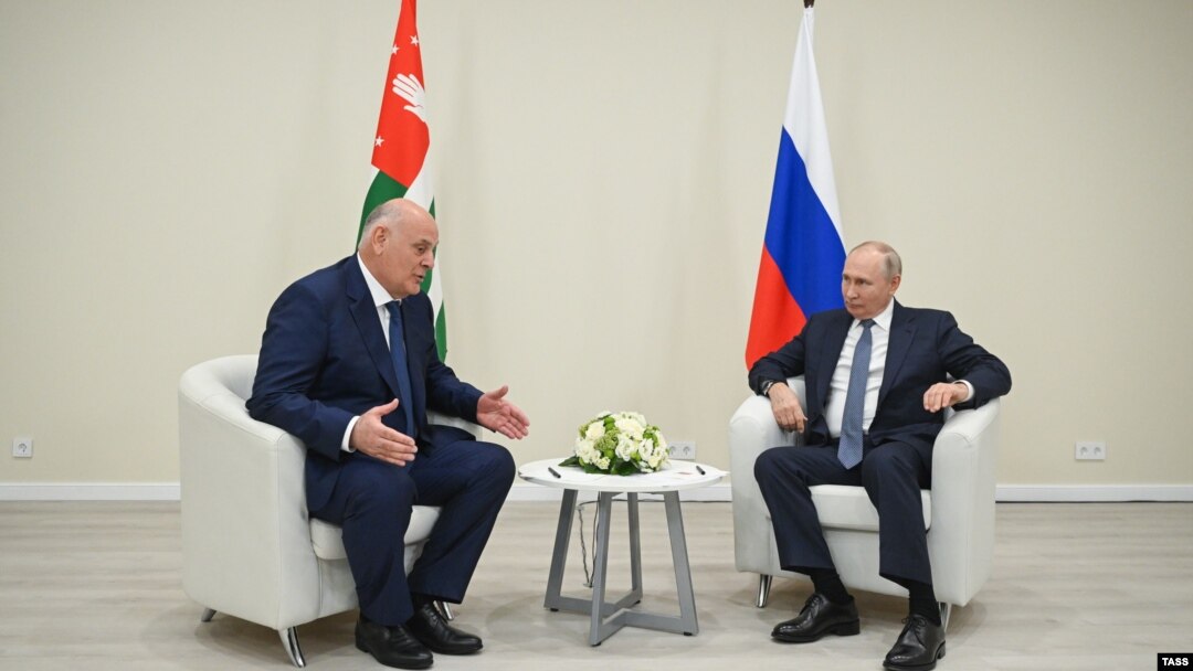 Аслан Бжания и Владимир Путин