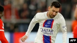 لیونل مسی یکی از ستاره های دنیای فوتبال که فعلاً در باشگاه پاری سن‌ژرمن فرانسه بازی می‌کند