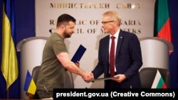 Президент України Володимир Зеленський і прем’єр-міністр Болгарії Ніколай Денков (праворуч). Софія, 6 липня 2023 року