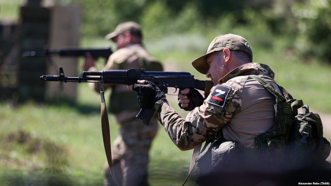 Mobilized recruits undergo combat training with Russian Defense Ministry soldiers. (file photo)