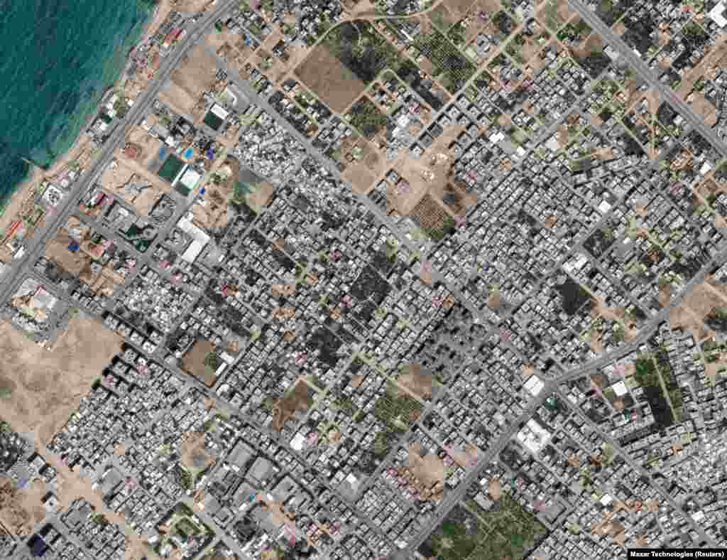 Сателитски поглед на градот Ал-Карам, Појасот Газа, 10 мај 2023 година и 26 октомври 2023 година.