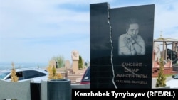 Могила погибшего от пуль во время Январских событий Елнара Кансеита. 20 мая 2023 года