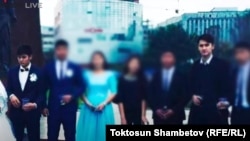 Фотография со свадьбы Аргена Кадырбекова, найденная авторами расследования.