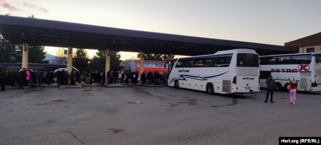 Autobusi i kompanisë “Joe Travel” në Mitrovicë të Veriut.