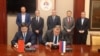 Predsjednik RS-a Milorad Dodik i direktor CRBC-a za JI Evropu Jang Dong potpisuju memorandum u Banjoj Luci, 25. aprila 2023.