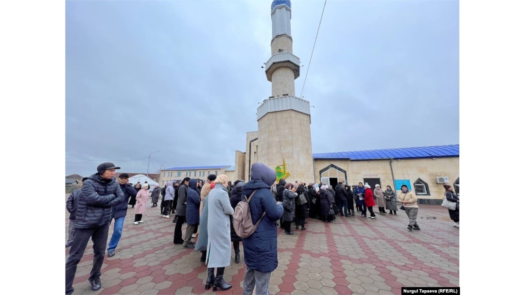 Қаралар тобыр әйелді трахает