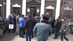 Արտագնա աշխատանքի մեկնող շիրակցիները բողոքով հասան մարզպետարան