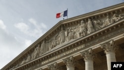 Flamuri i Francës i vendosur në ndërtesën e Asamblesë Kombëtare. 10 qershor 2024. 