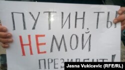 Sa antiratnog protesta Rusa u Budvi, 24. februara 2024.