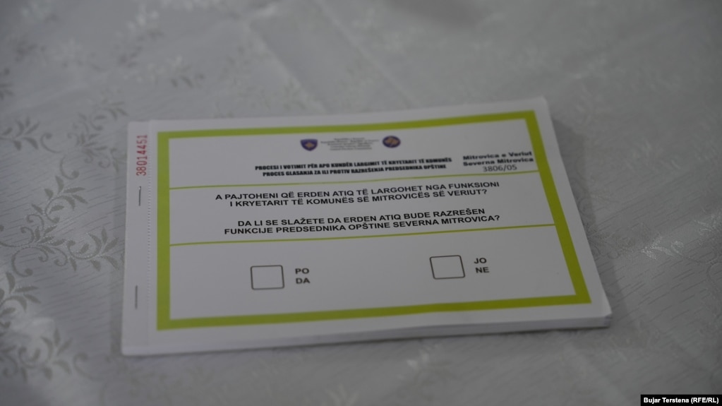 Në katër komunat në veri të Kosovës, qytetarët me të drejtë vote, mund të zgjedhin nëse duan të largojnë ose jo kryetarët aktualë shqiptarë.&nbsp;
