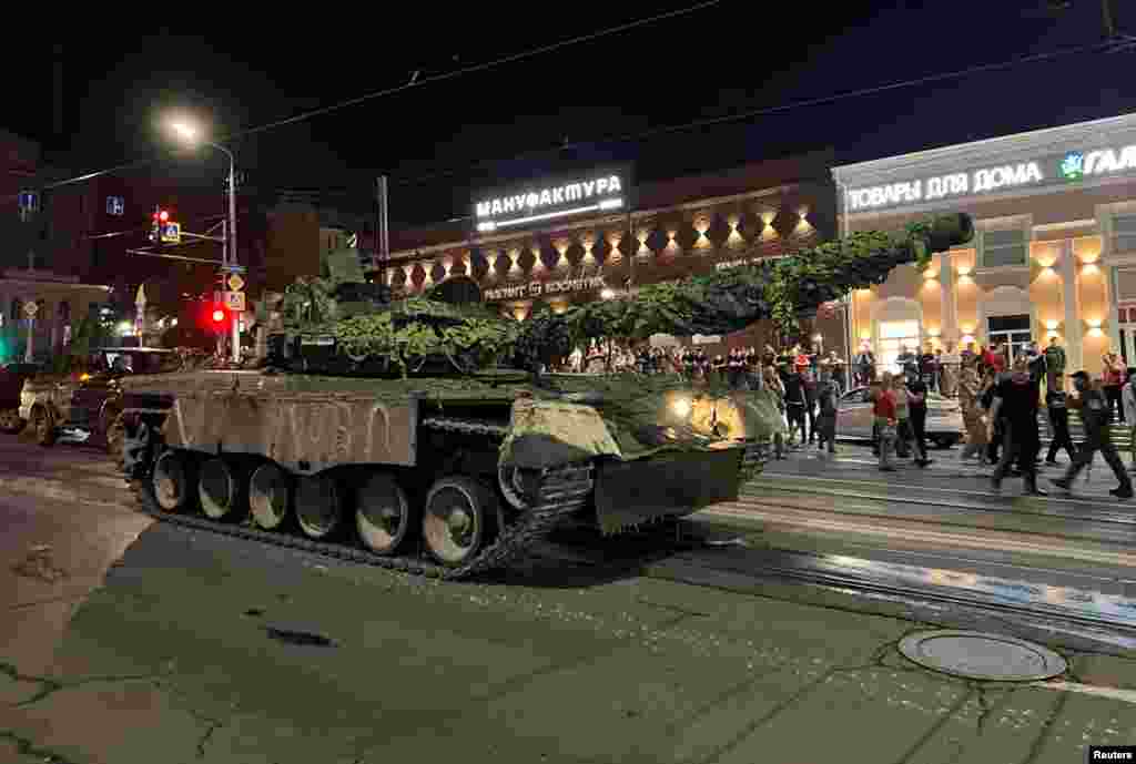 Tenk sa plaćenicima Wagnera povlači se sa ulica Rostova na Donu, 24. juna 2023.