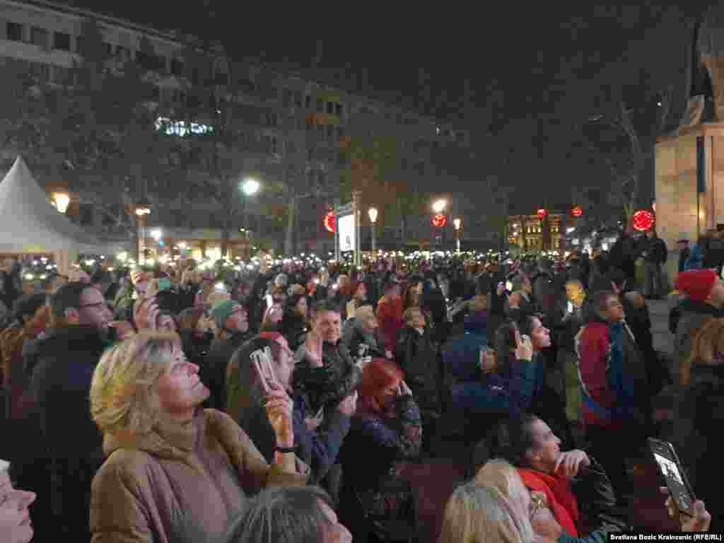 Неодамнешните анкети покажуваат дека Српската напредна партија (СНС) води на национално ниво. Тоа е партијата на долгогодишниот лидер на земјата, претседателот Александар Вучиќ.