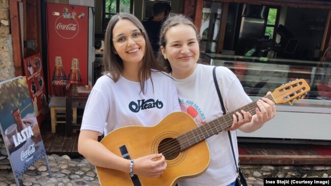 Ana-Marija (lijevo) i Ines tokom snimanja videa u Mostaru.