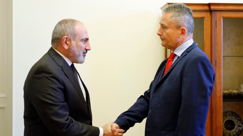 Премьер-министр Армении принял новоназначенного посла Польши 