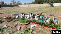 خانواده‌ها با گذاشتن گل و عکس قربانیان، یاد و خاطره اعدام‌ شدگان را گرامی داشتند 